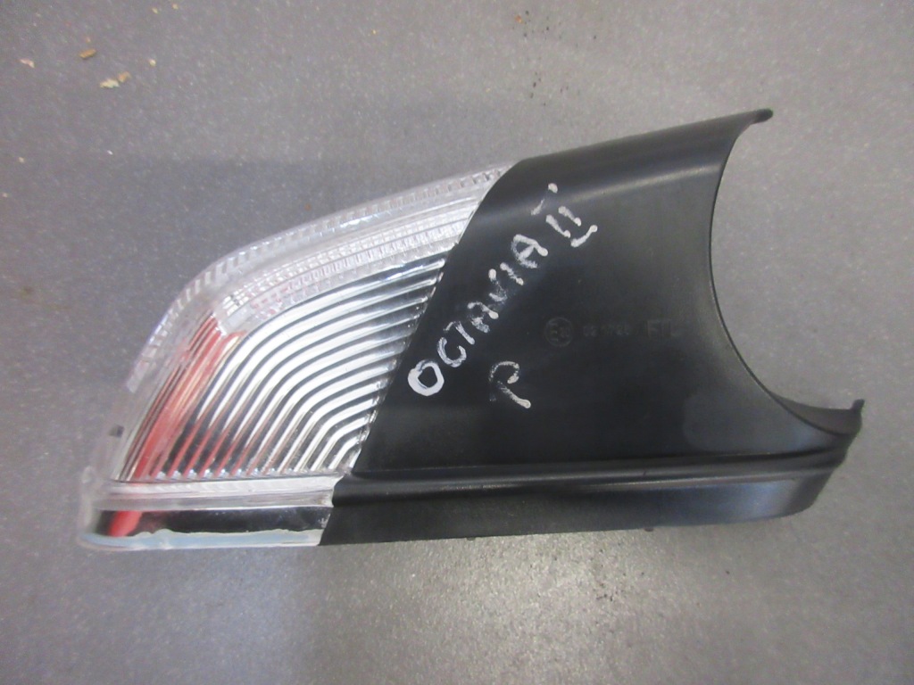 фото №1, Поворотник дзеркало правий skoda octavia ii led