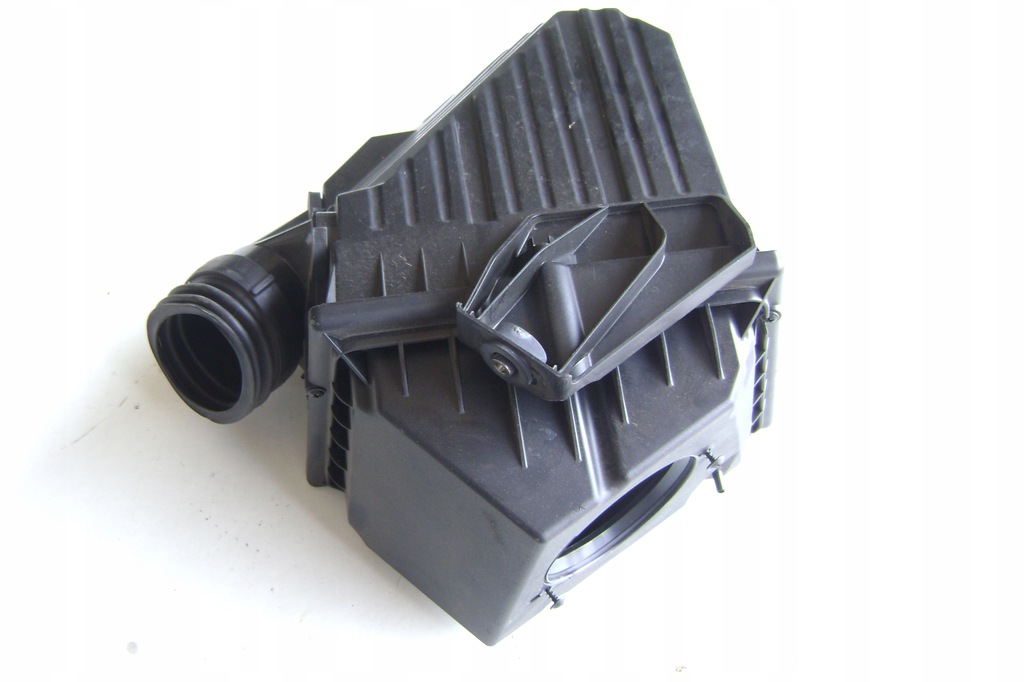 фото №1, Jaguar e-pace 2.0 d - корпус фильтра воздуха
