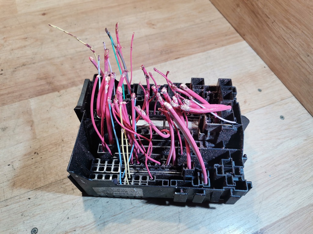 фото №7, Коробка запобіжників renault laguna iii 8200393836d