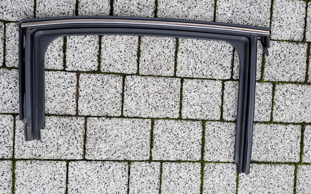 фото №4, Рамка прокладка дверь правый задняя peugeot 208 хром 9811335080