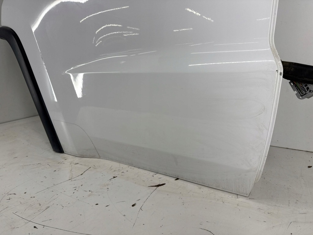 Дверь задняя правая сторона jeep grand cherokee 68258506ae в Украине
