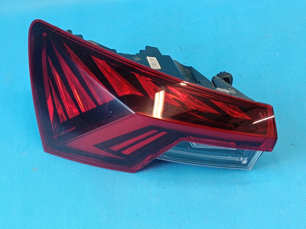 фото №1, Skoda octavia iv combi 1,5tsi 110kw 21r лампа фара левый задняя 5e3945207a