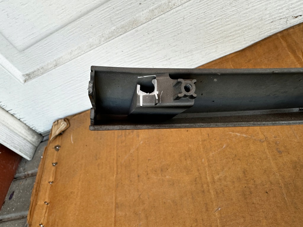 фото №8, Mazda 3 bp 2019- хром чёрный правый dekor решётка bardzo хороший sprysk