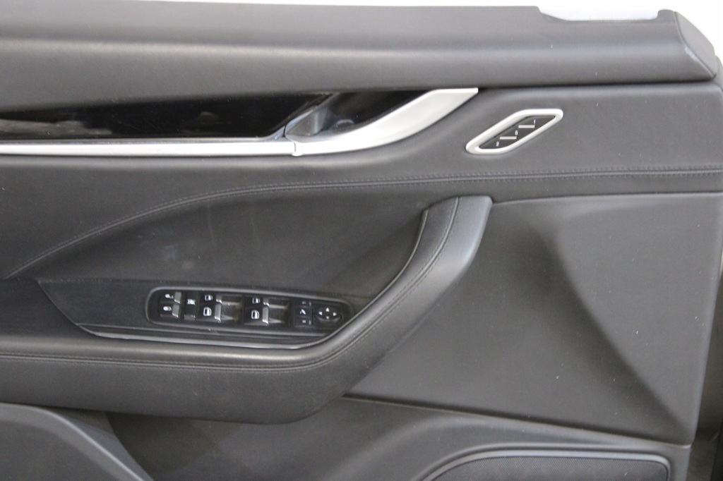 фото №11, Сиденья салон кожа maserati levante m161