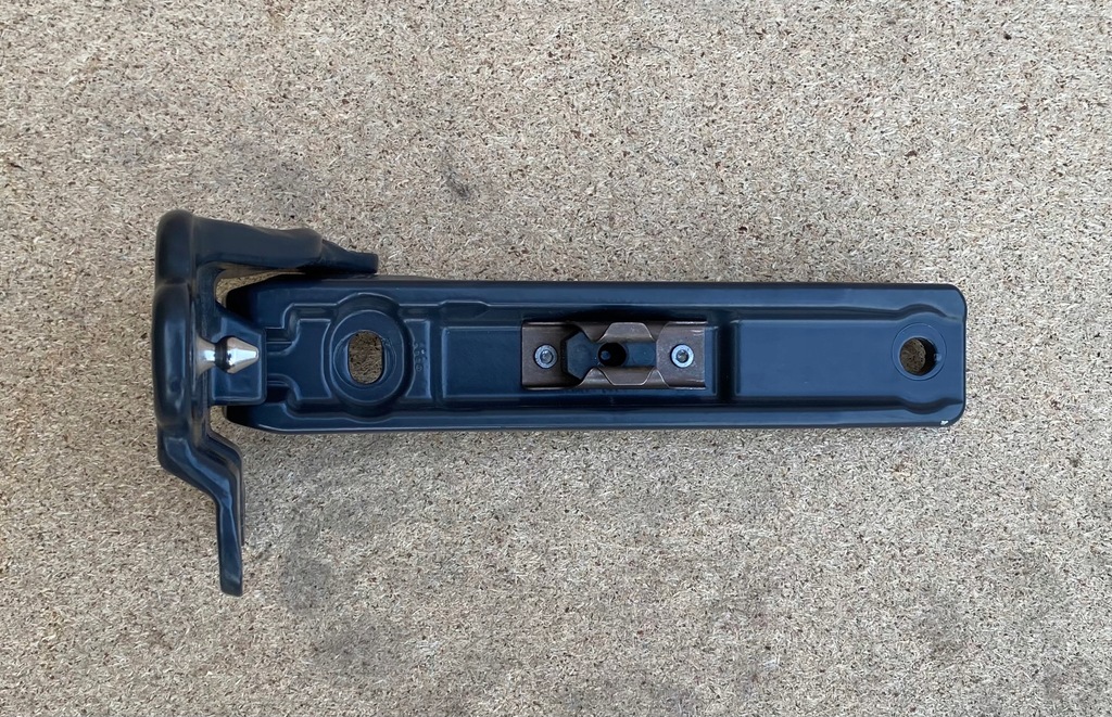 фото №1, Петля решётка rh volvo fh 5 82192396