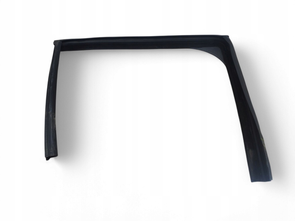 фото №1, Alfa romeo stelvio задняя сторона правая уплотнители окон