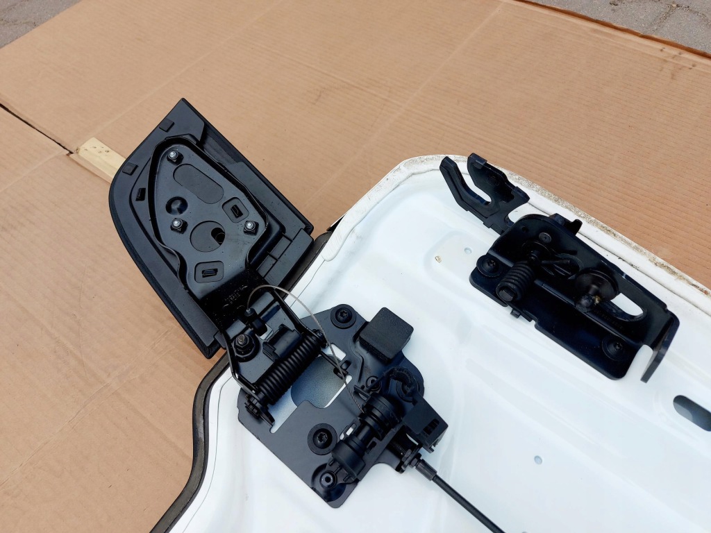 фото №12, E-klasa w238 cabrio 17r. крышка багажника крыша цвет 149