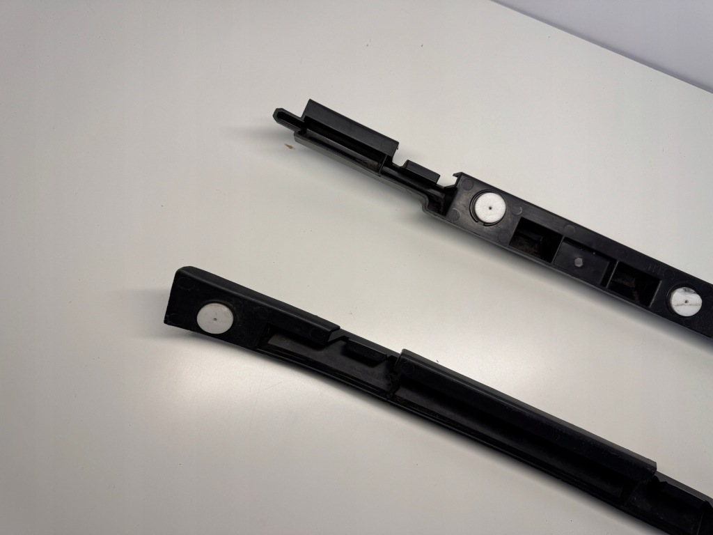 Opel insignia a направляющая бампера задний  комплект 2 штуки 13239124 / 23154480 Киев