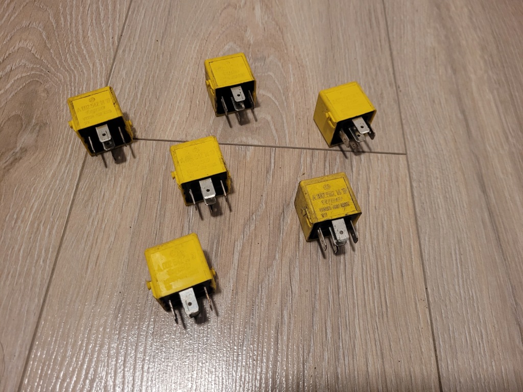 Купити Mercedes sl r230 audi реле жовтий tyco 0025421419