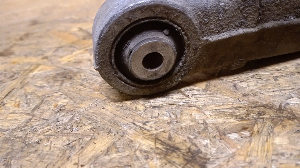 фото №10, Audi a4 b6 2.5 v6 tdi cabrio рычаг задняя