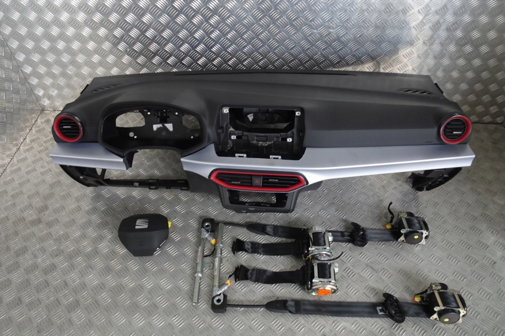 фото №1, Seat arona lift - панель приладів приладова подушки безпеки ремені