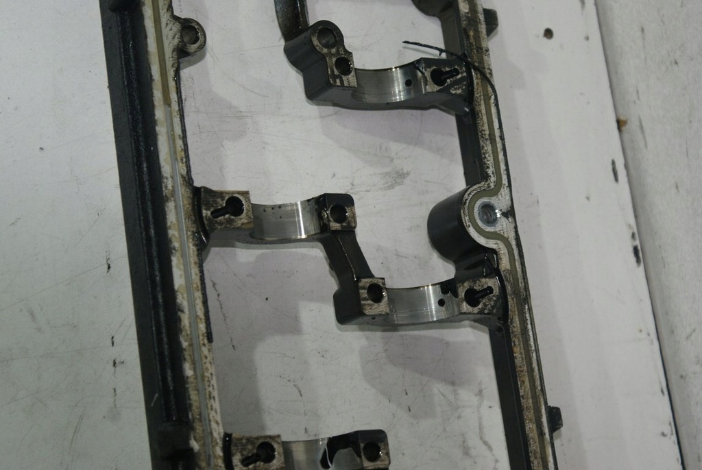 фото №8, Audi a8 d3 4.0 tdi крышка валов 057286 кронштейн