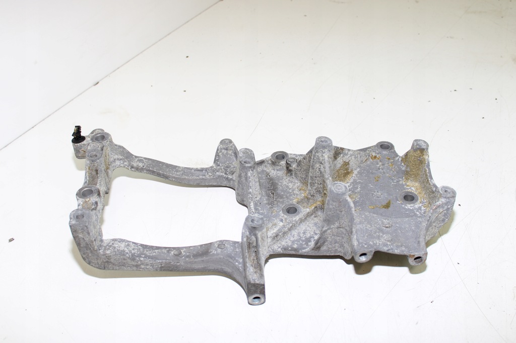 фото №1, Mercedes actros mp4 кронштейн кронштейн генератора a4721550735 a471