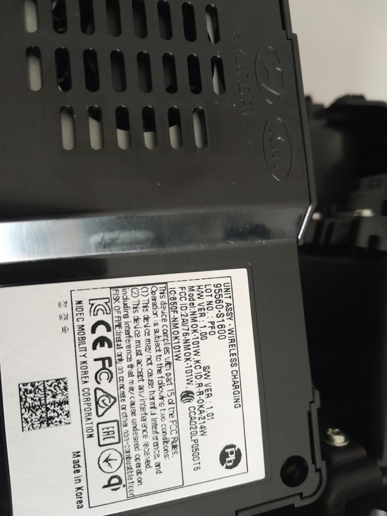 фото №10, Hyundai santa fe iv lift 2020r зарядний пристрій бардачок