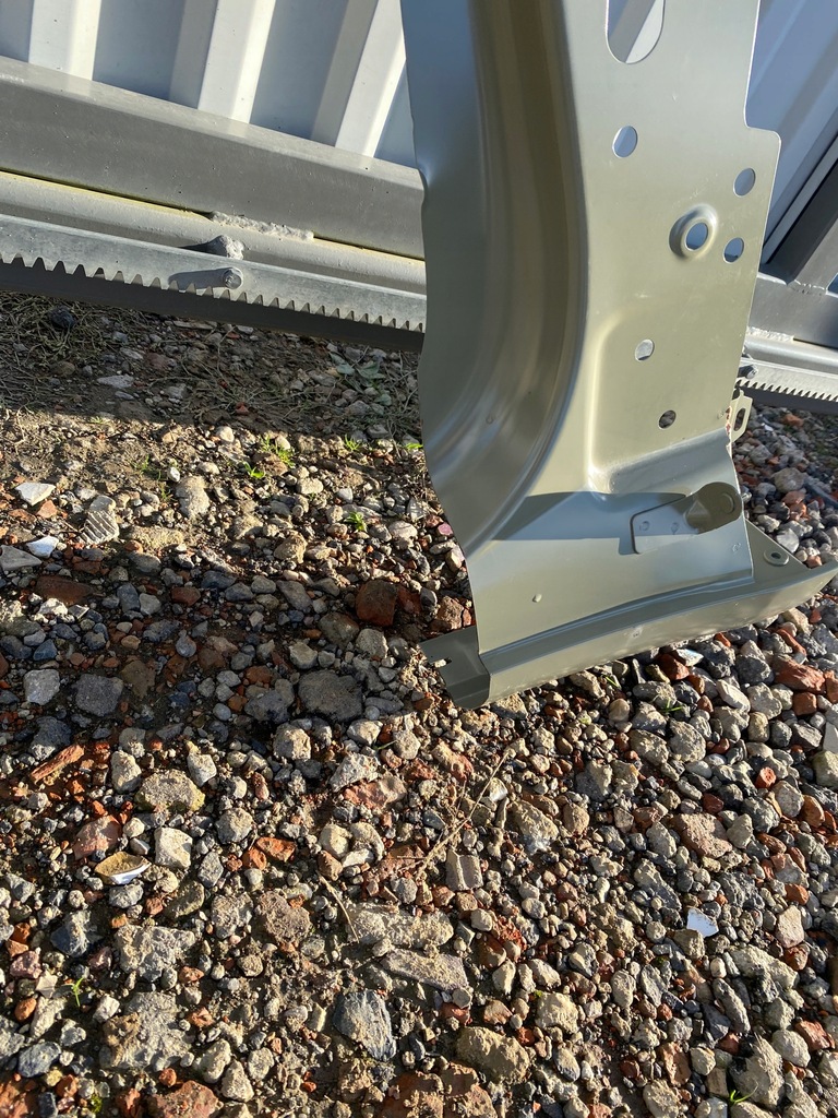 фото №11, Tesla 3 блок двигателя bok обшивка порог сторона правая