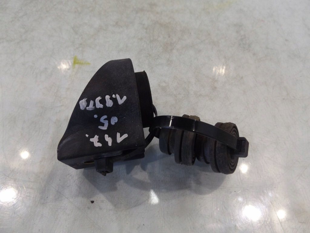 фото №1, Alfa 147 1,9jtd гумовий елемент радіатора