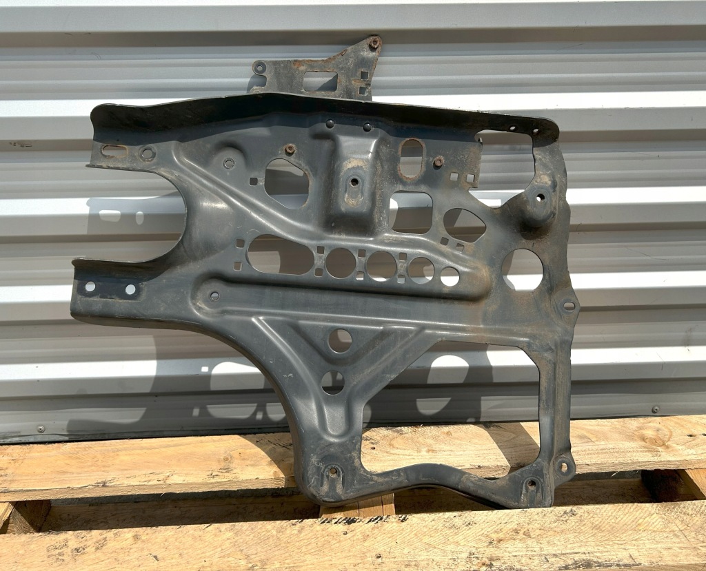 фото №1, Mercedes actros mp4 кронштейн подкрылок крыла a9615200251