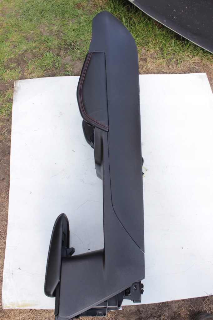 Focus iv focus mk4 st - підлокітник "st" в Україні