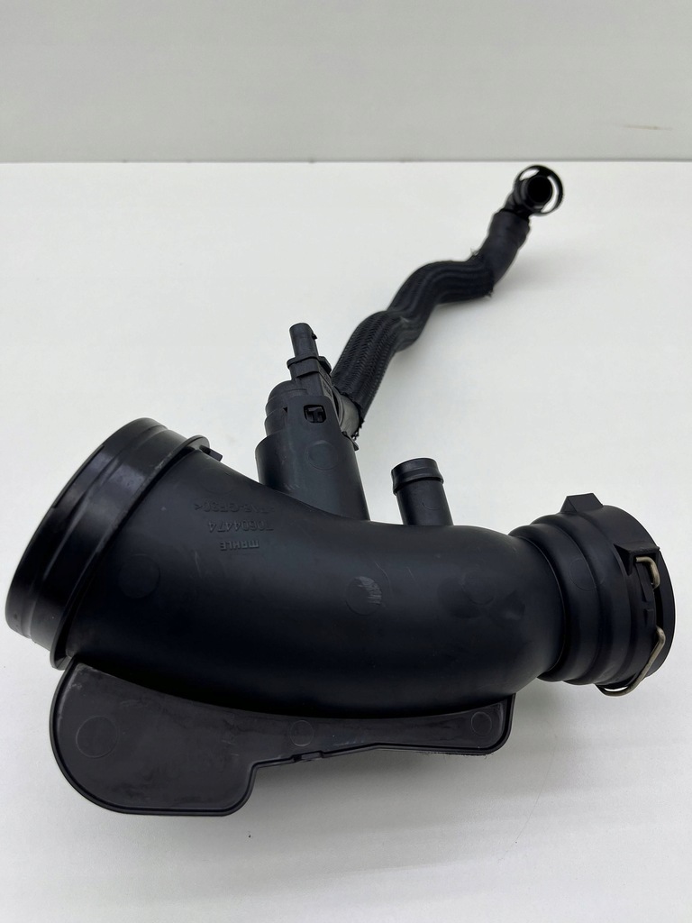 фото №1, Bmw 3 f30 330e b48 труба воздуха резонатор 8601681