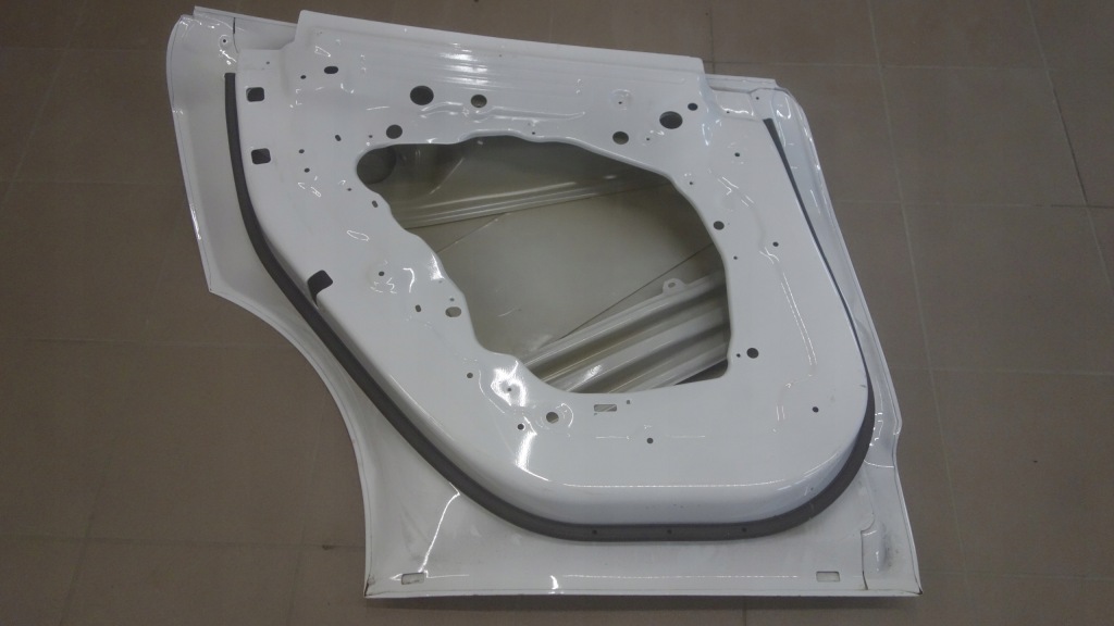 Tesla model y двері ліва задні лівий задній 1641704 в Україні