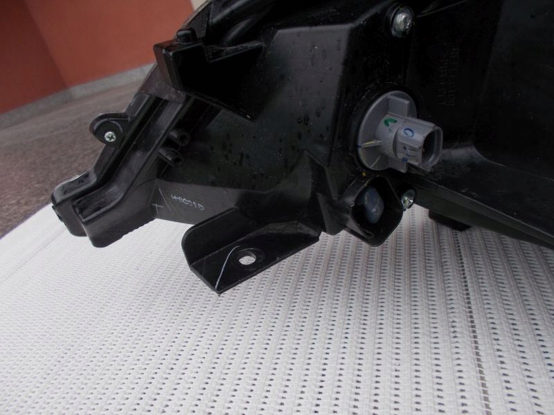 фото №8, Mitsubishi space star 2020- передняя правая лампа