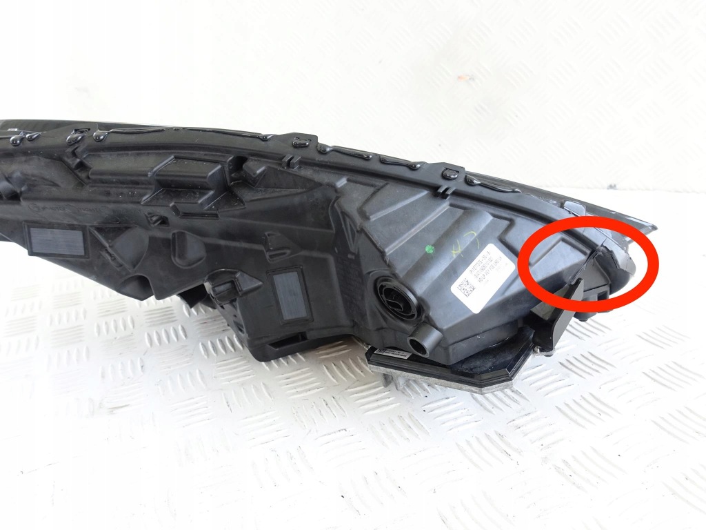 Tesla model 3 3 17-20 фара full led ліва перед Недорого