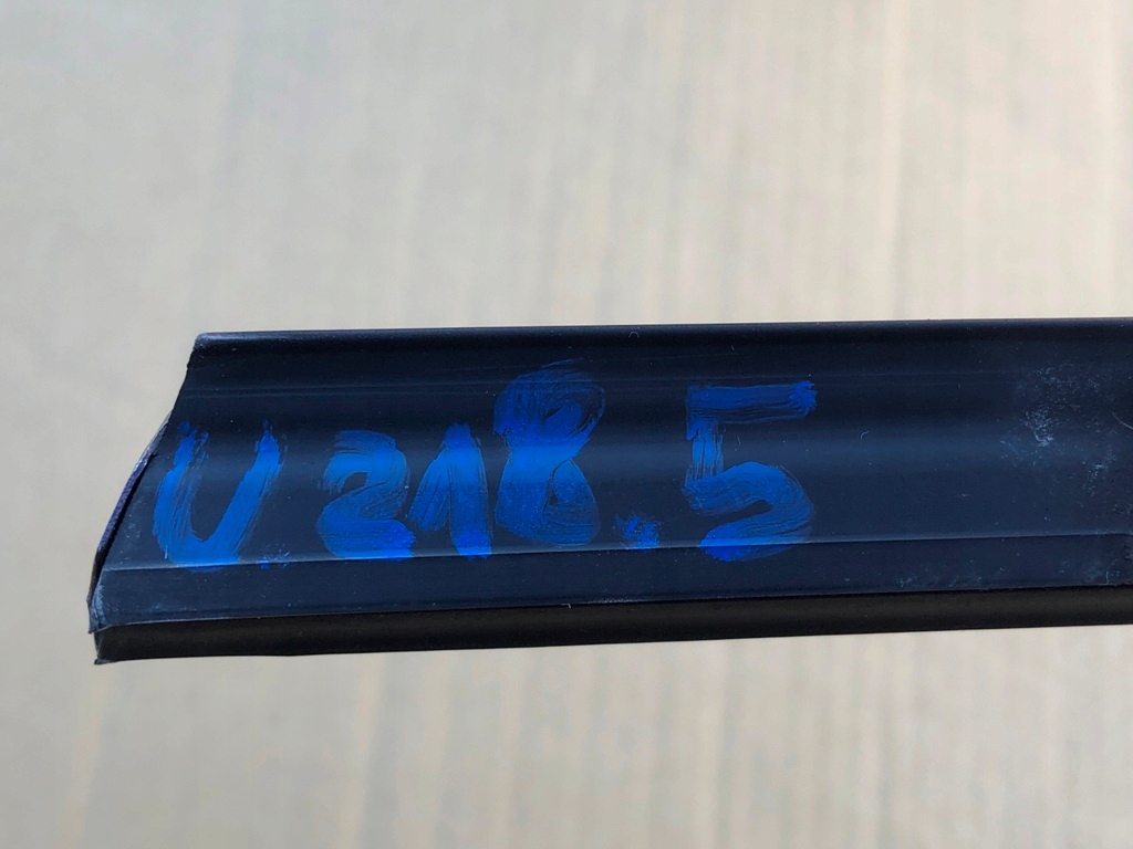 Купити Молдинг декоративна прокладка захисна праві задній 8w8853764c audi rs5 sline