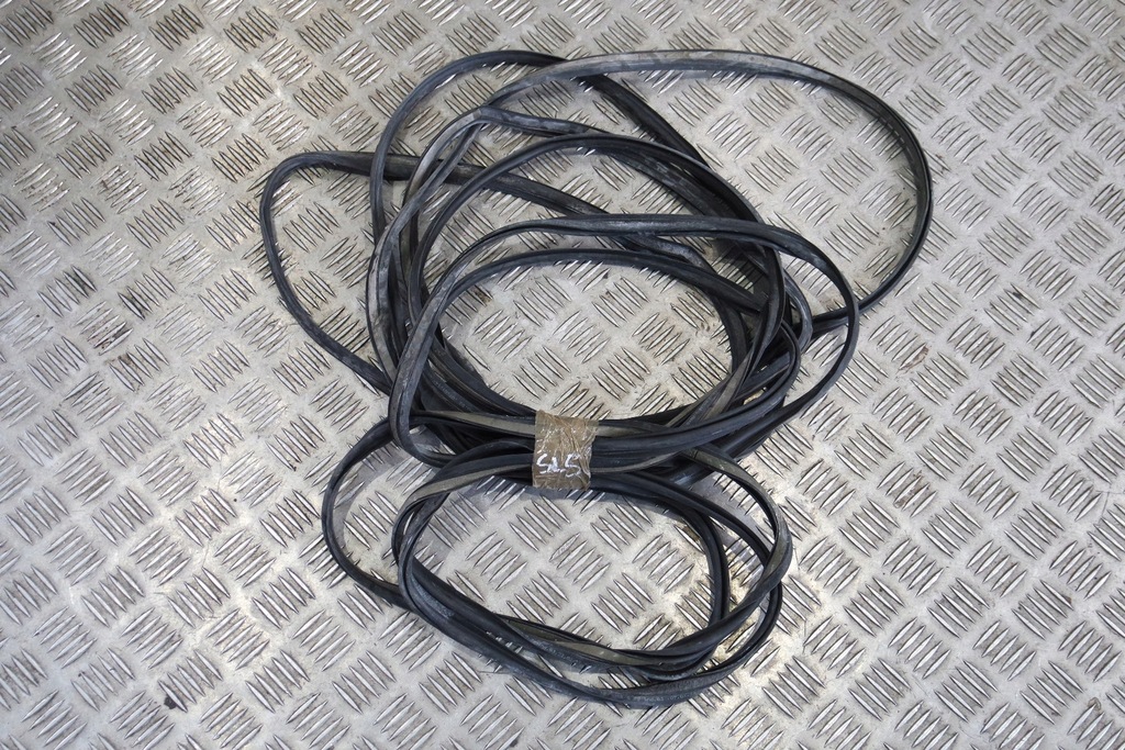 фото №1, Прокладка правая дверь sls w197