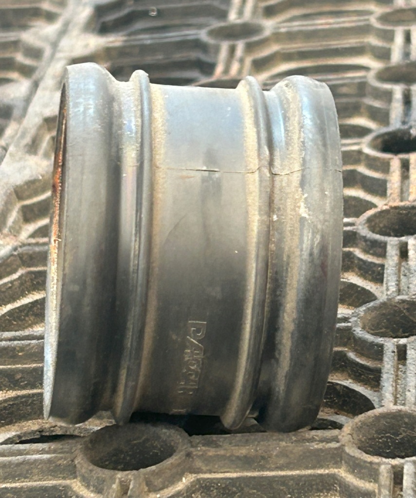 Соединитель резиновый насоса воды daf xf 106 cf 1863266 в Украине