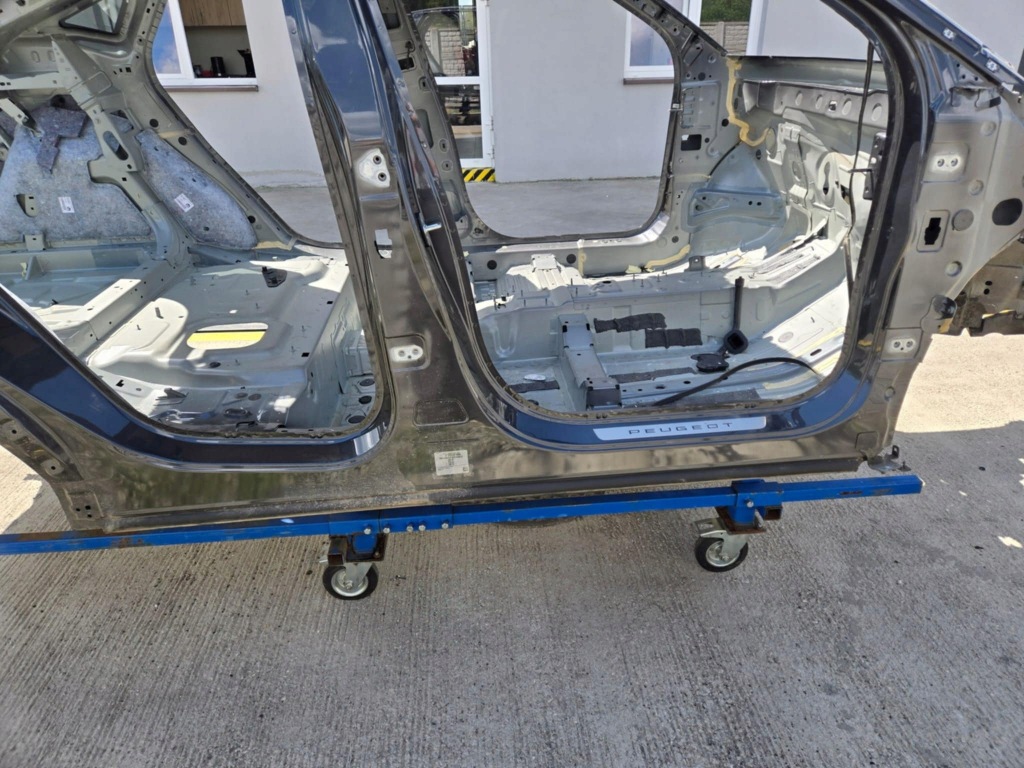 Купити Поріг правий peugeot 3008 3 kkjc