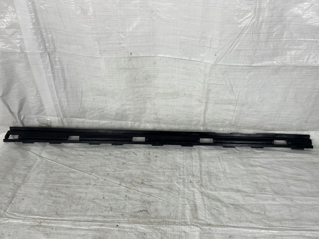 Купить Mercedes gls 167 направляющая молдинг порог правая a1676988101