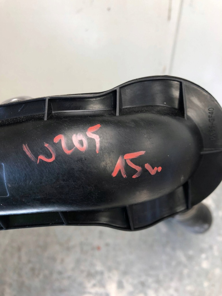 Труба шланг интеркулер 1.6 626.951 mercedes w205 144603933r a2055280100 Киев