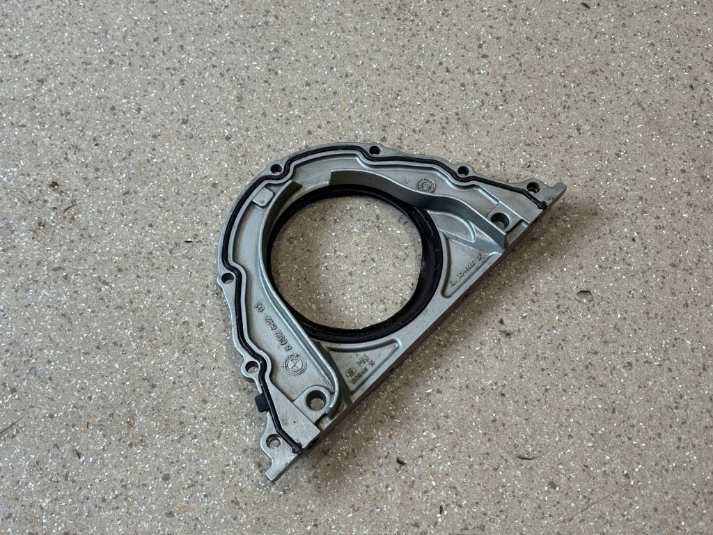 Часть двигателя bmw m5 f90 8092642 с Разборки