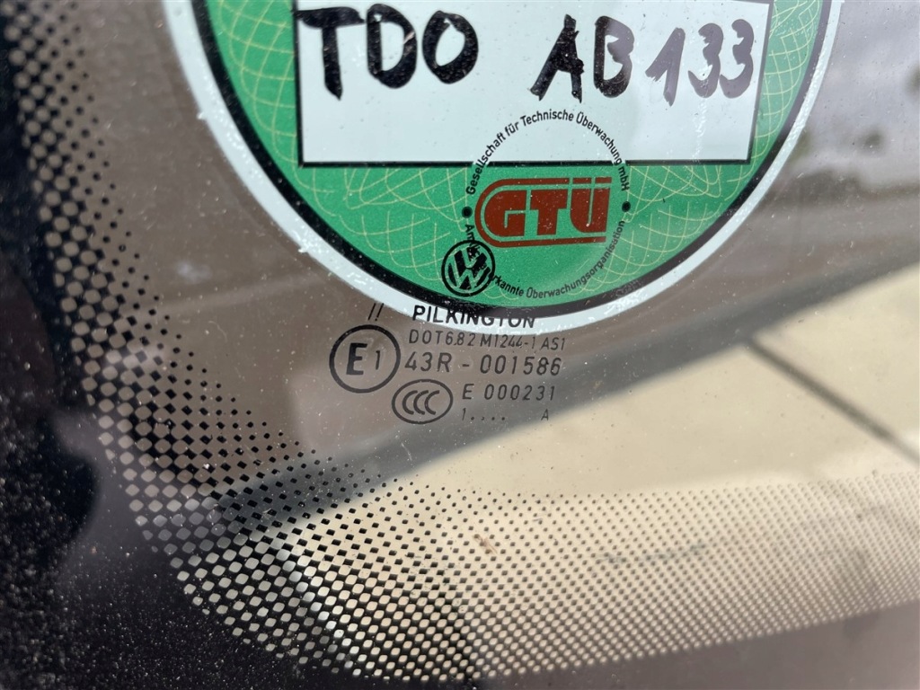 Стекло передок  передняя под датчик 1t0845011dr vw touran 1t рестайлинг  10-15r 11 с Разборки