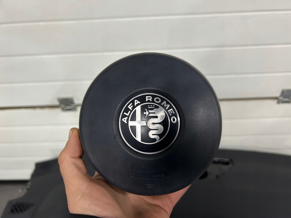 фото №10, Alfa romeo stelvio консоль ремни подушки безопасности демонтаж подушка безопасности