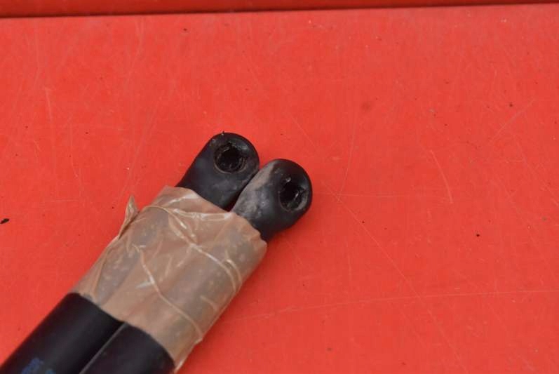 фото №6, Привод амортизаторы крышки 8a61-a406a10-ac ford fiesta mk7 3d 08-17