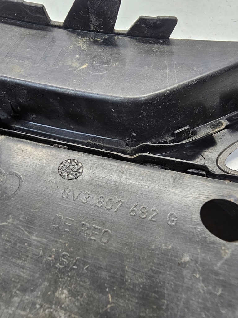 Купить Решётка решётка радиатора бампера правая audi a3 8v 8v3807682g s-line