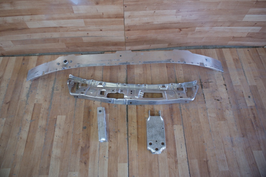 фото №1, Балка бампера перед mercedes w206