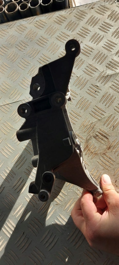 Кронштейн кронштейн генератора citroen c4 2 b7 ds4 Оригинал