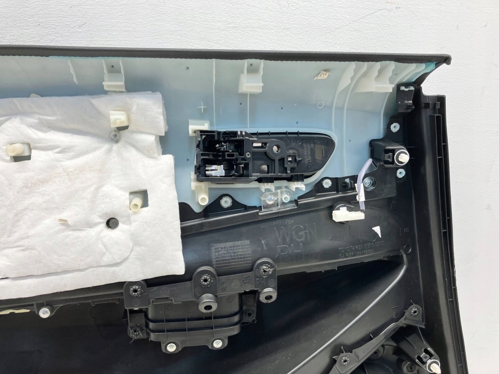 фото №10, Corolla e21 kombi обшивка обивка дверь задних правый задняя кожа led