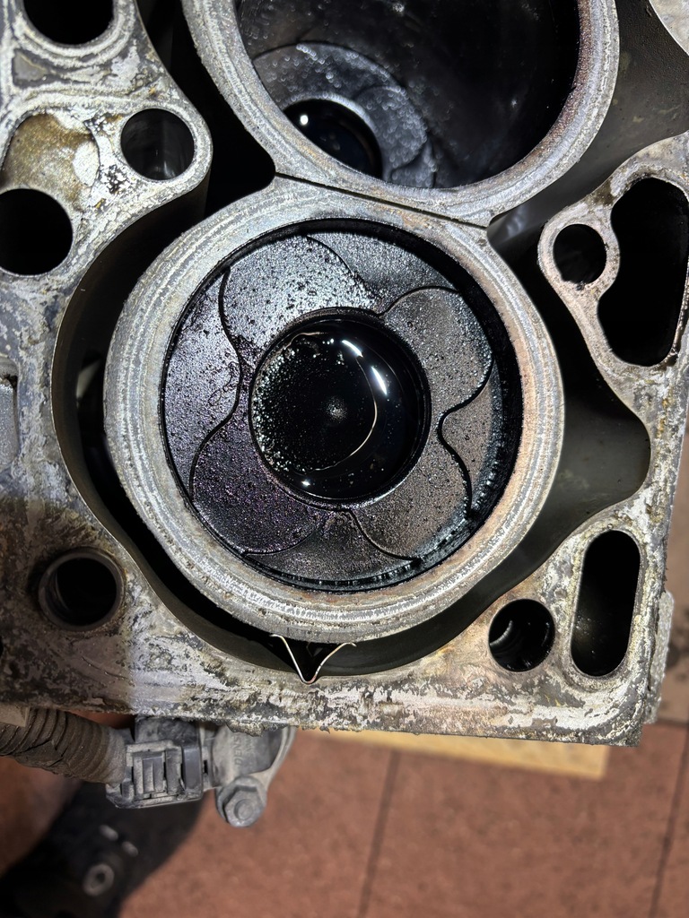 фото №6, Volvo v70 s80 xc70 xc60 блок dół двигателя d5244t14