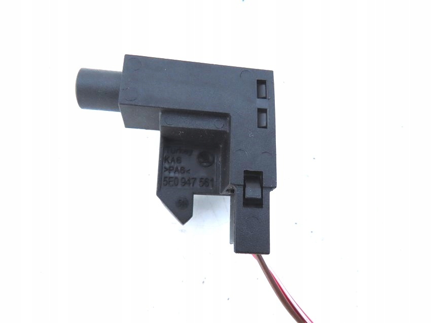 фото №1, Датчик гальма ручного skoda octavia iii 2012-2020 rok 5e0947561