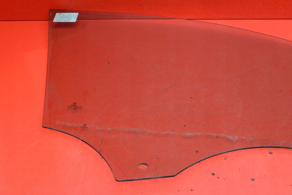 Скло бокове  ліва перед передня vw passat b8 універсал 14-20 Київ