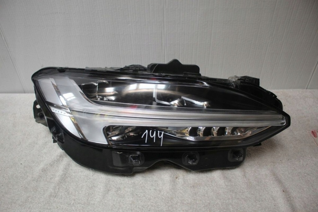фото №1, Лампа правая перед volvo s90 v90 full led 32228683
