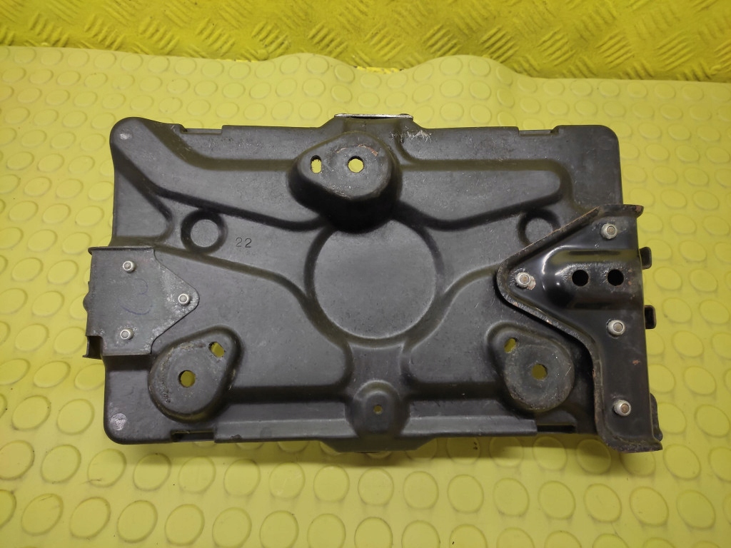 фото №6, Mitsubishi pajero 3 основание аккумулятор mr440935