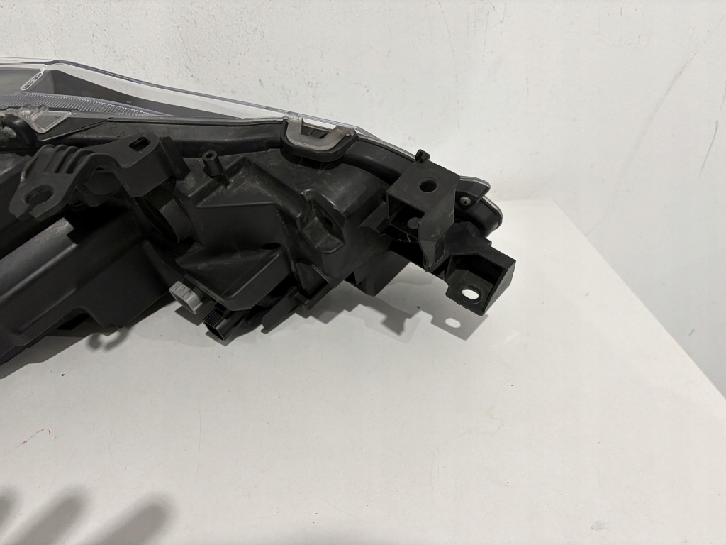 Toyota corolla e21 седан фара левый перед led 81150-02t50 в Украине