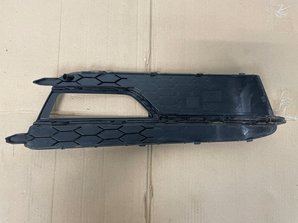 Решітка ліва бампера передній audi a5 s-line 8t 8t0 8t0807681k Недорого