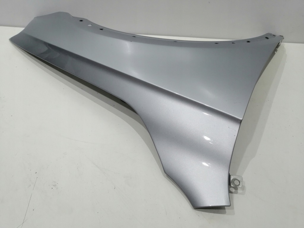 8u0821468a правый  перед крепеж крыла audi q3 aso Оригинал