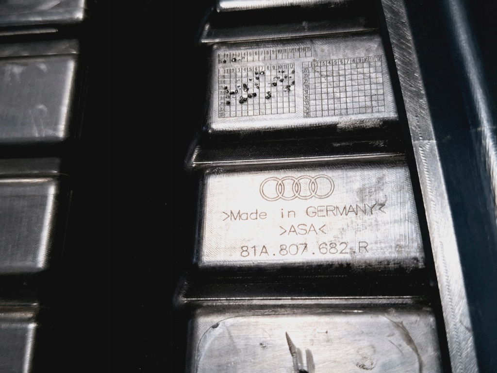 Решітка бампер перед передня права audi q2 lift 81a 81a807682r 81a853054c Київ