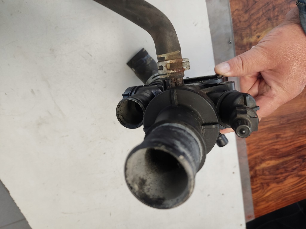 фото №5, Корпус термостата citroen peugeot 2.0 hdi 1336y9